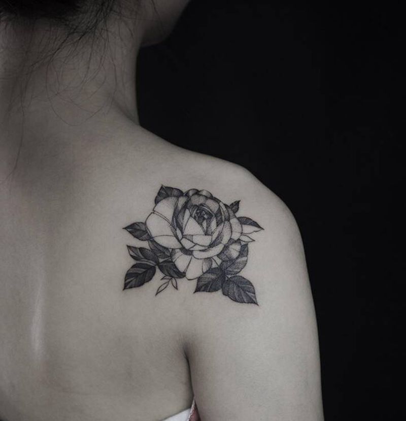 素花纹身图片_背部点刺纹身图案