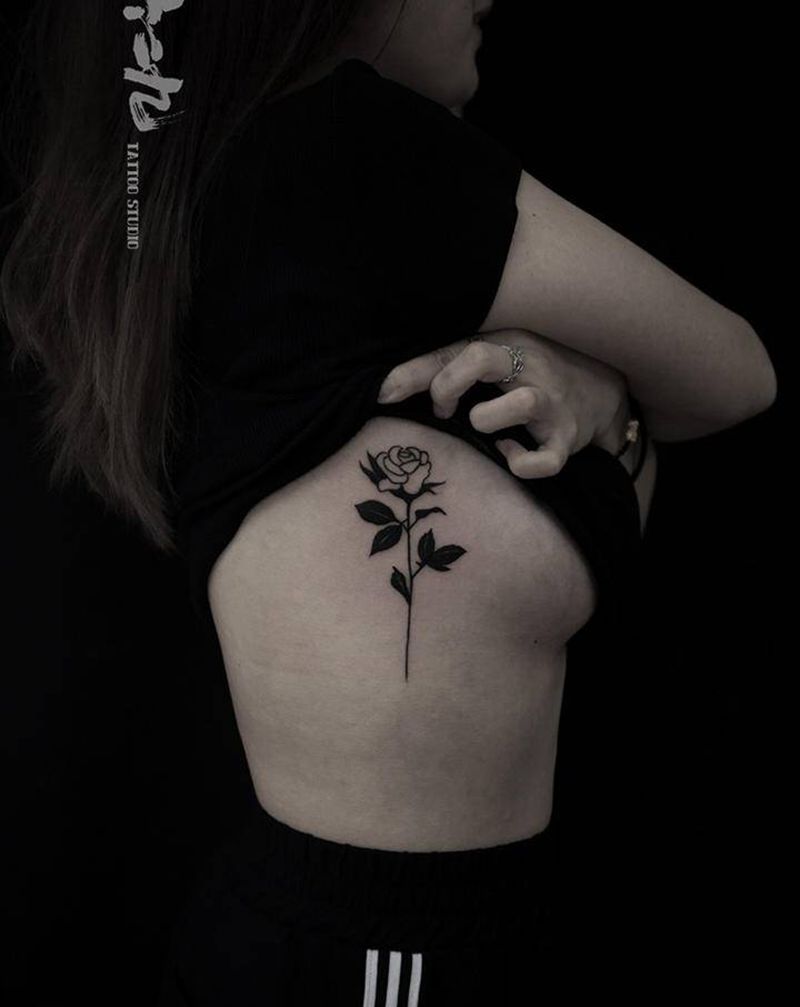 花纹身图片_胸部纹身图案