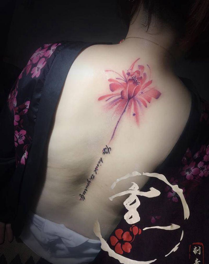 脊椎莲纹身图片_背部纹身图案