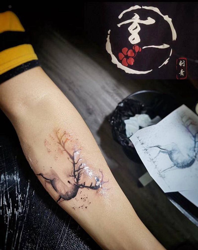 鹿纹身图片_手臂纹身图案