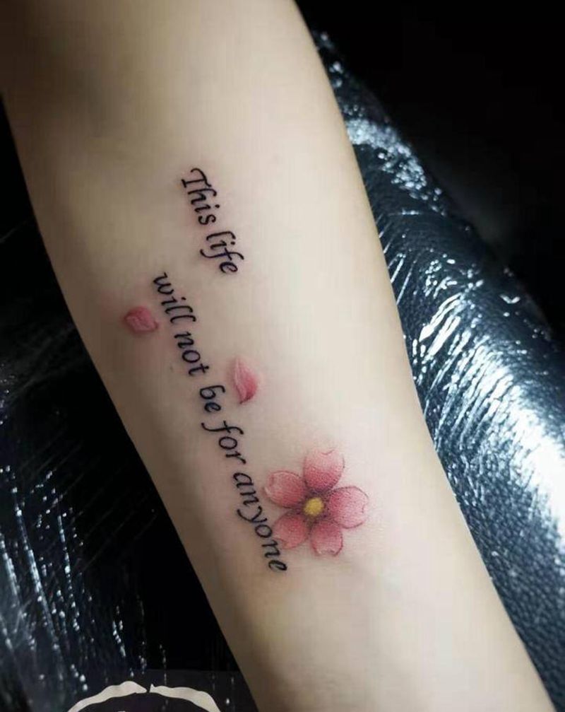 小东西三枚纹身图片_手臂肩部纹身图案