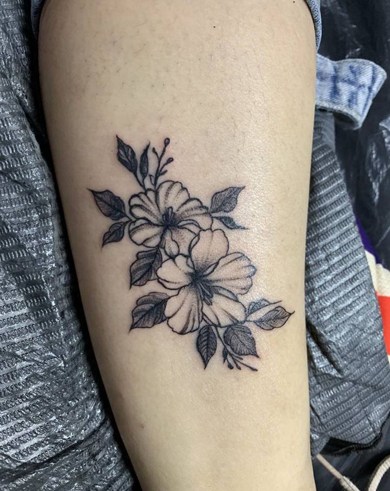 素花纹身图片_腿部纹身图案