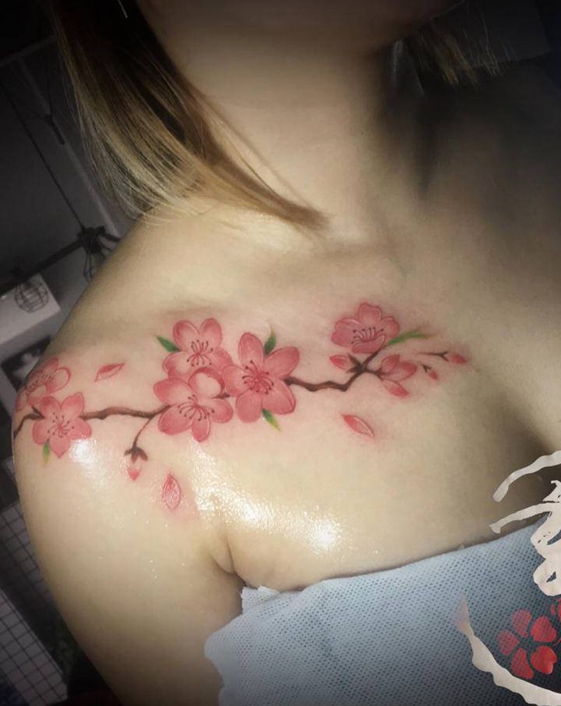 肩花纹身图片_肩部纹身图案