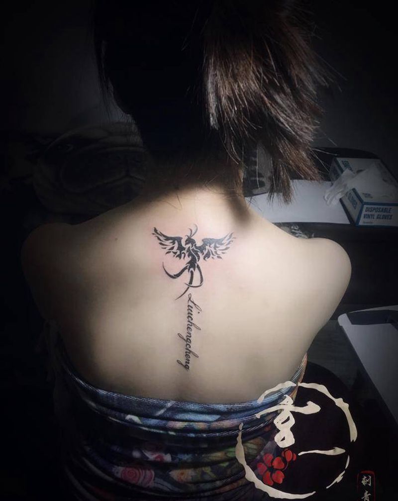 情侣纹身2枚纹身图片_背部纹身图案