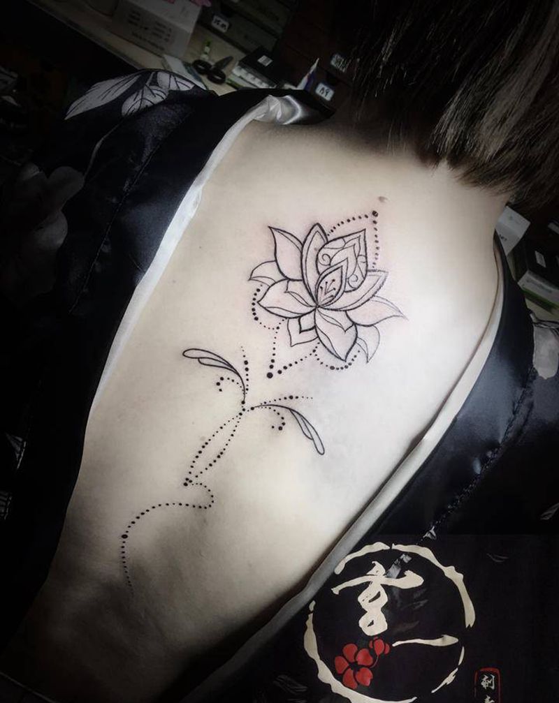 小玩意3枚纹身图片_背部手臂纹身图案