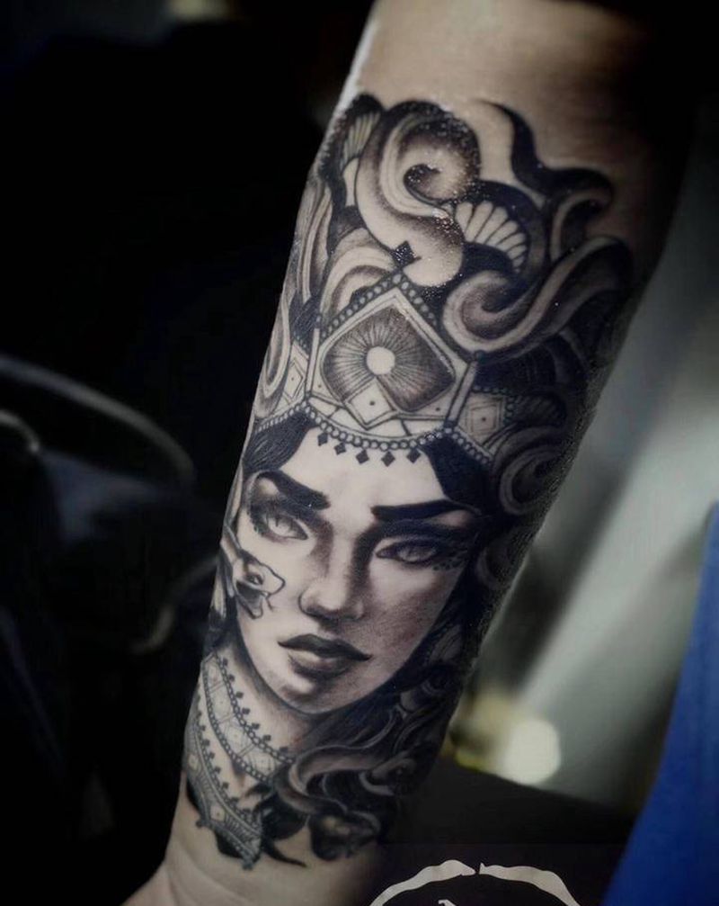 未完待续蛇女纹身图片_手臂纹身图案