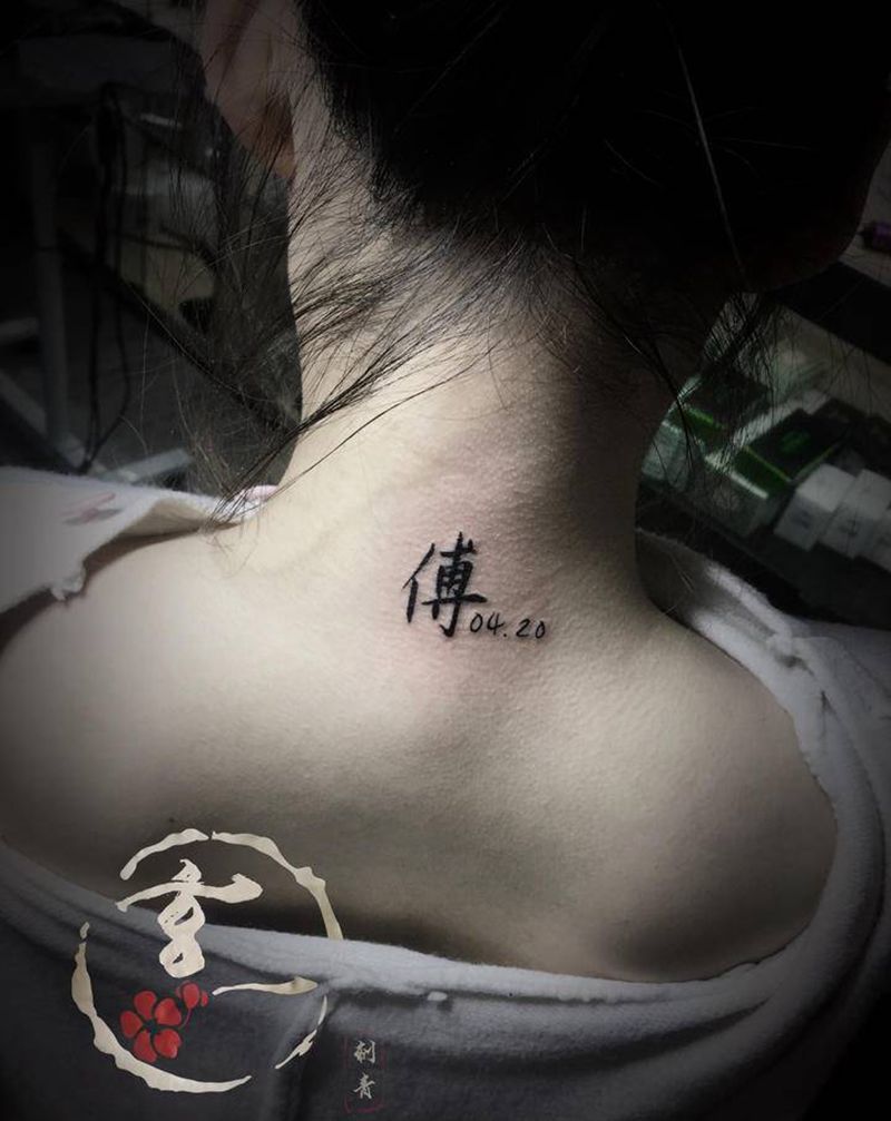 小东西一堆纹身图片_胸部手部纹身图案