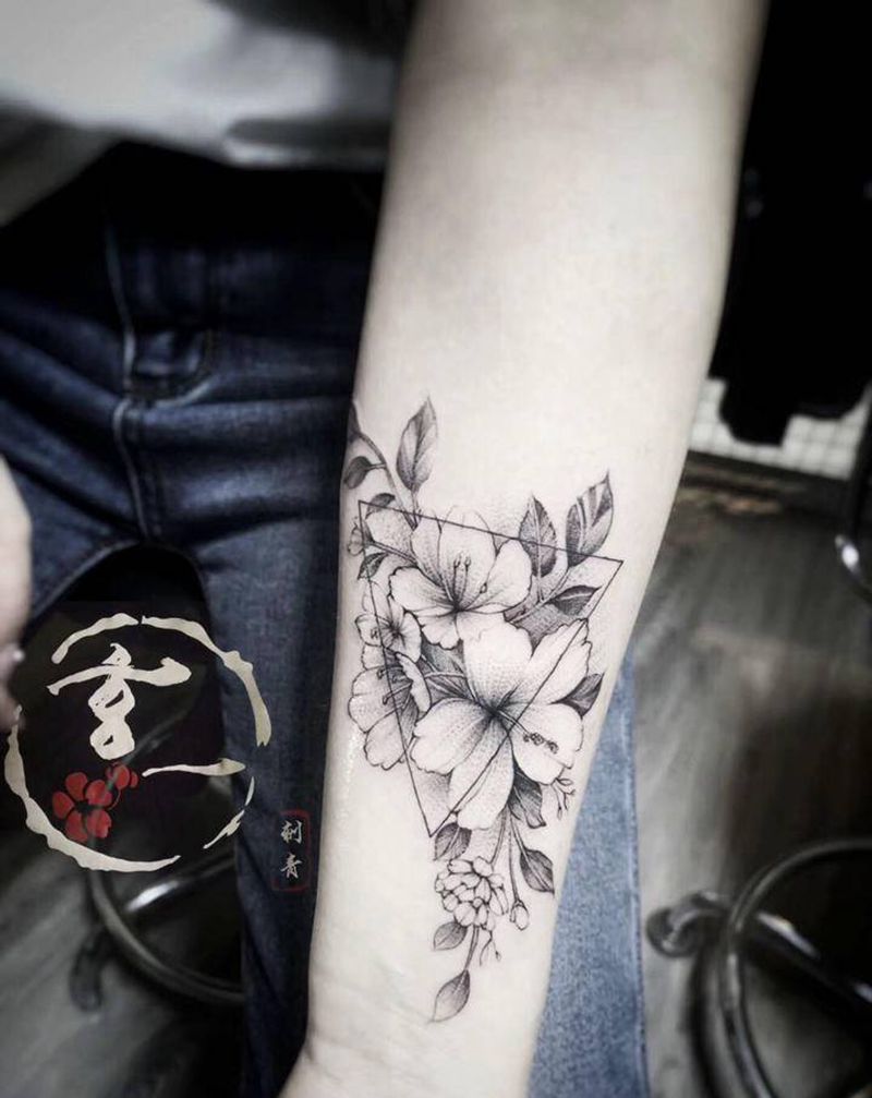 素花纹身图片_手臂纹身图案