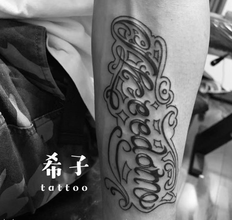 花体字纹身图片_手臂纹身图案