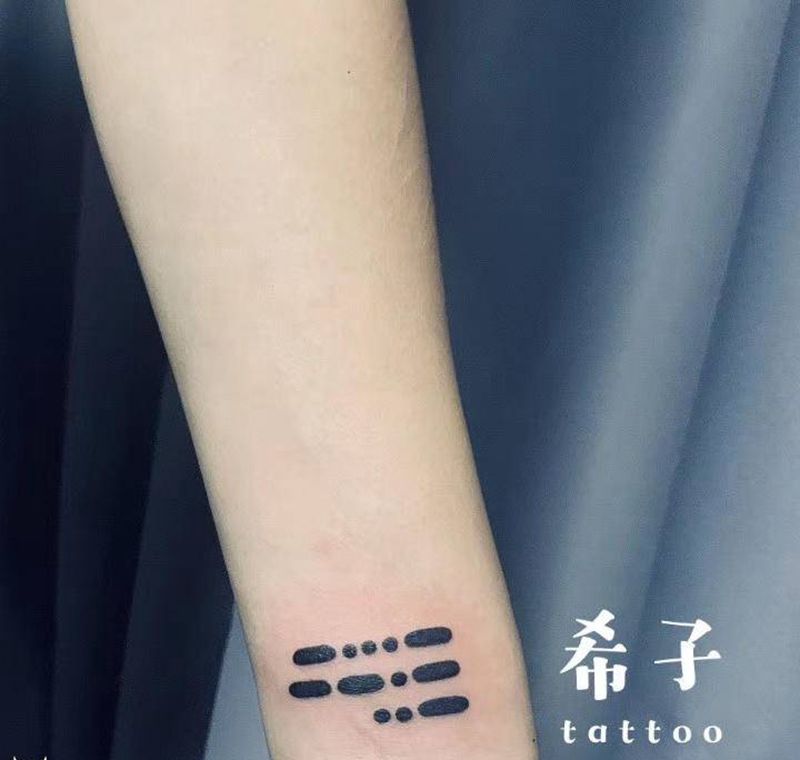 摩斯密码纹身图片_手部纹身图案