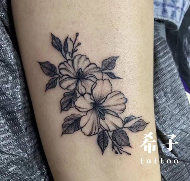 素花纹身图片_腿部纹身图案