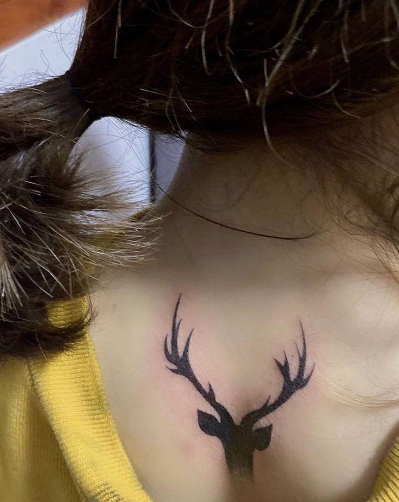 麋鹿纹身图片_背部纹身图案