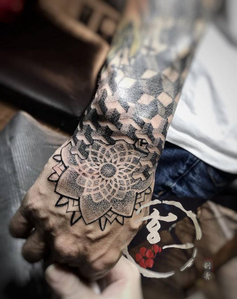 添加纹身图片_手部纹身图案