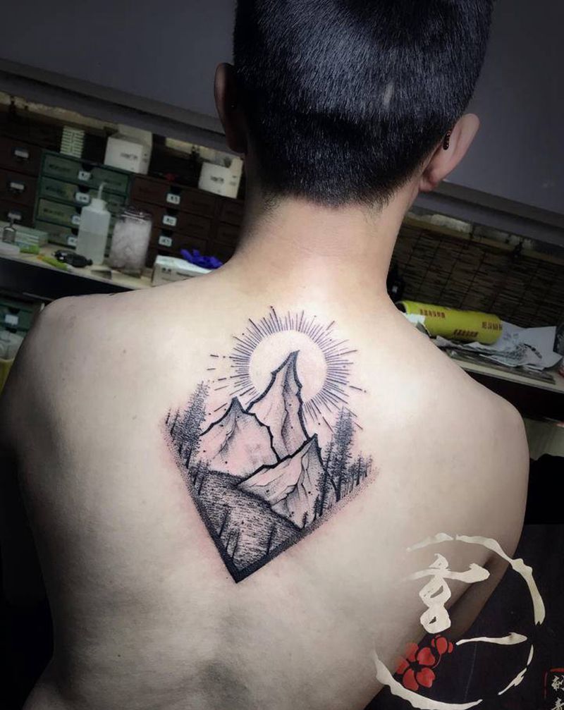 创意图纹身图片_背部纹身图案