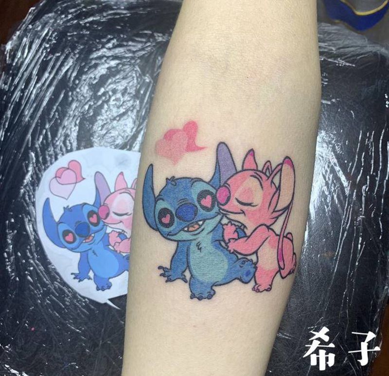 史迪仔和他的女朋友