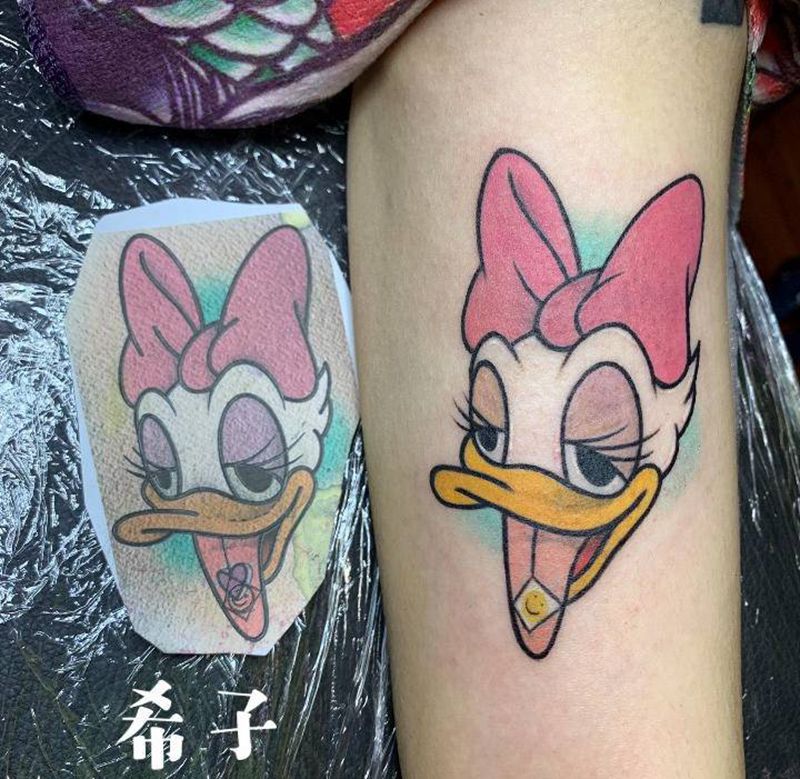 黛西纹身图片_手臂纹身图案