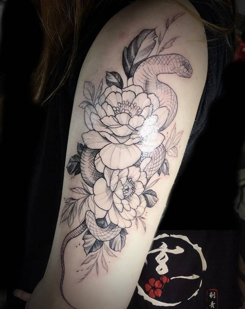 素花蛇纹身图片_手臂纹身图案