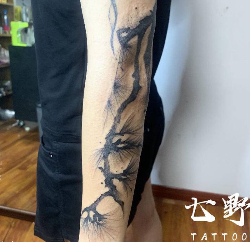 水墨风纹身图片_手臂纹身图案
