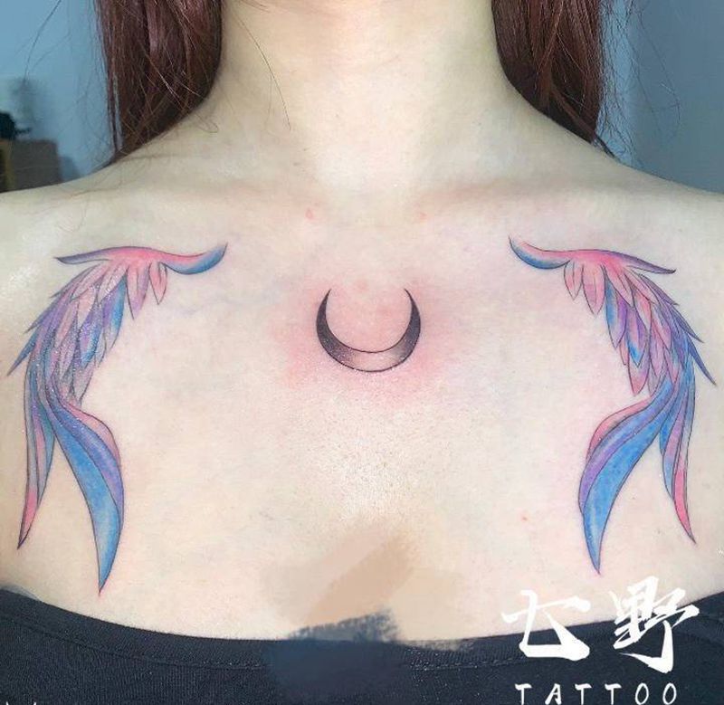 水彩翅膀纹身图片_胸部水彩纹身图案