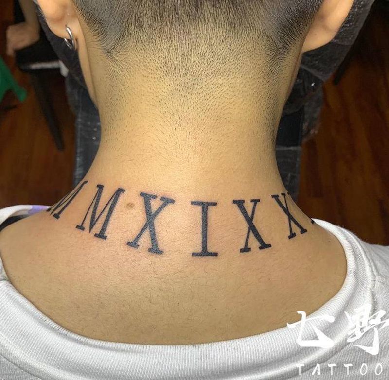 罗马数字纹身图片_颈部纹身图案