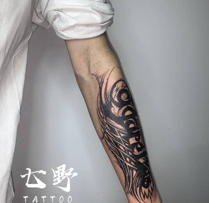 暗黑花体纹身图片_手臂纹身图案