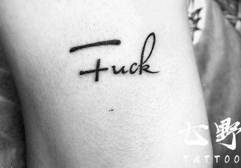 小英文纹身图片_腿部纹身图案