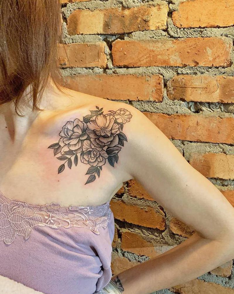 素花纹身图片_肩部胸部纹身图案