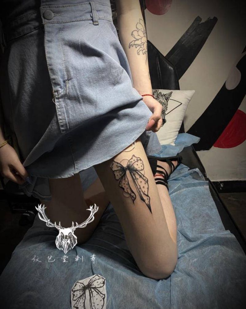 大腿蝴蝶结纹身图片_腿部新传统纹身图案
