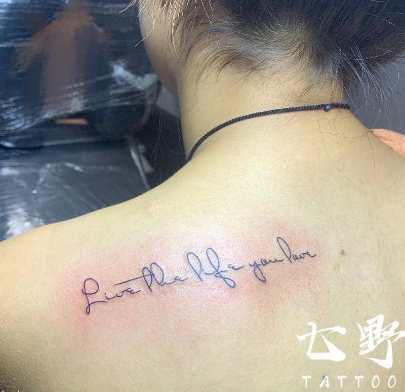 英文一枚纹身图片_背部纹身图案