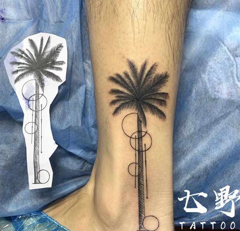 椰子树纹身图片_腿部纹身图案