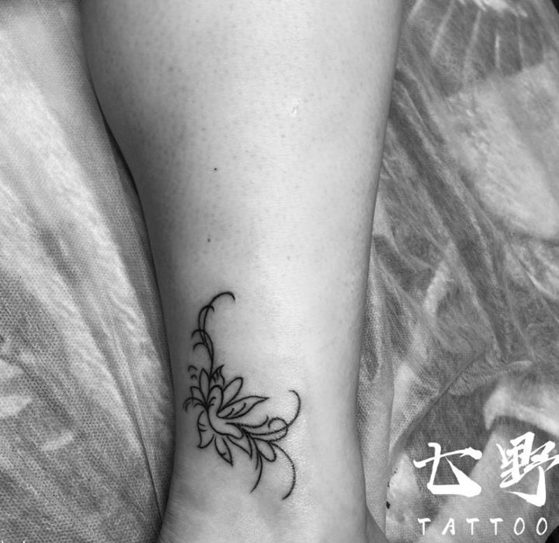 客人自带图纹身图片_胸部纹身图案