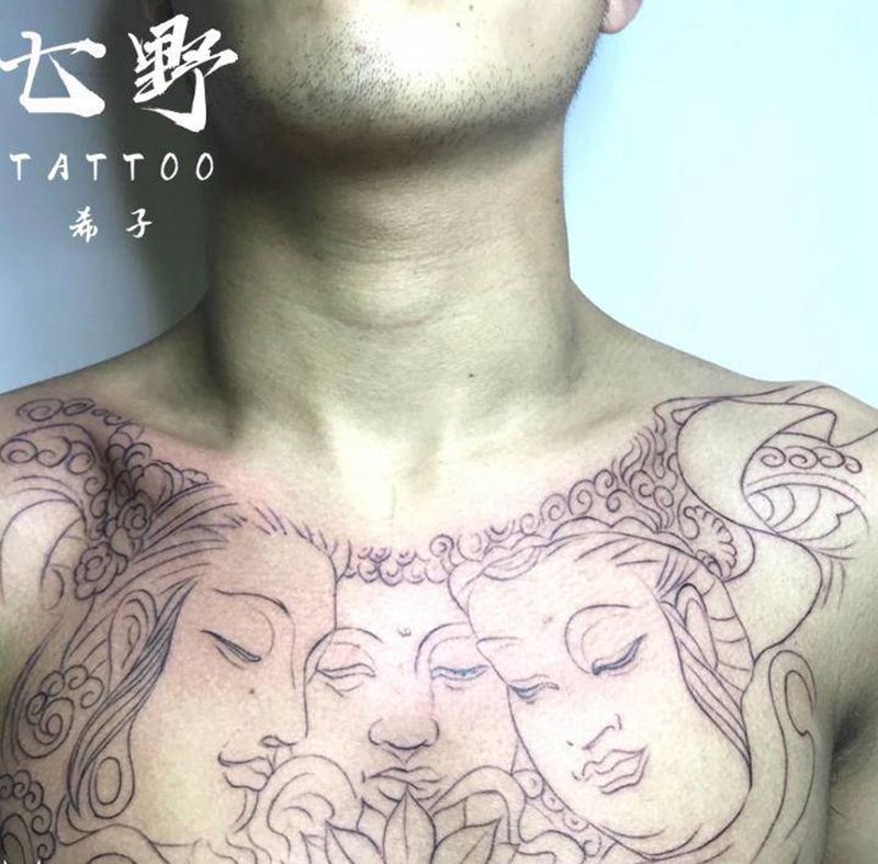 三面佛纹身图片_胸部新传统纹身图案