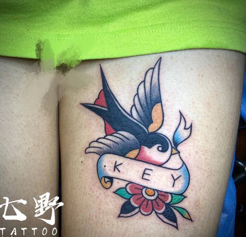 小燕子纹身图片_腿部纹身图案