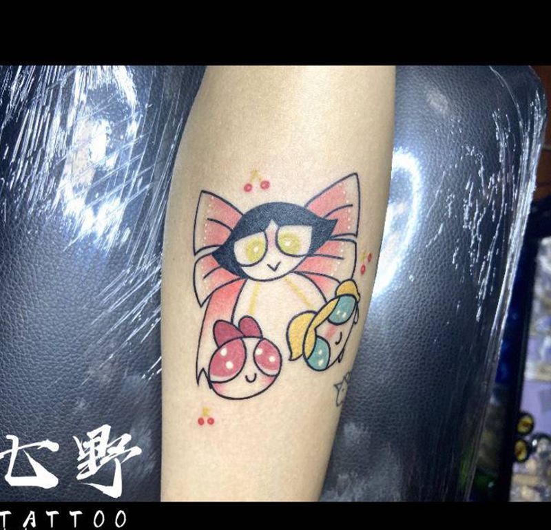 飞天小女警纹身图片_手臂New School纹身图案