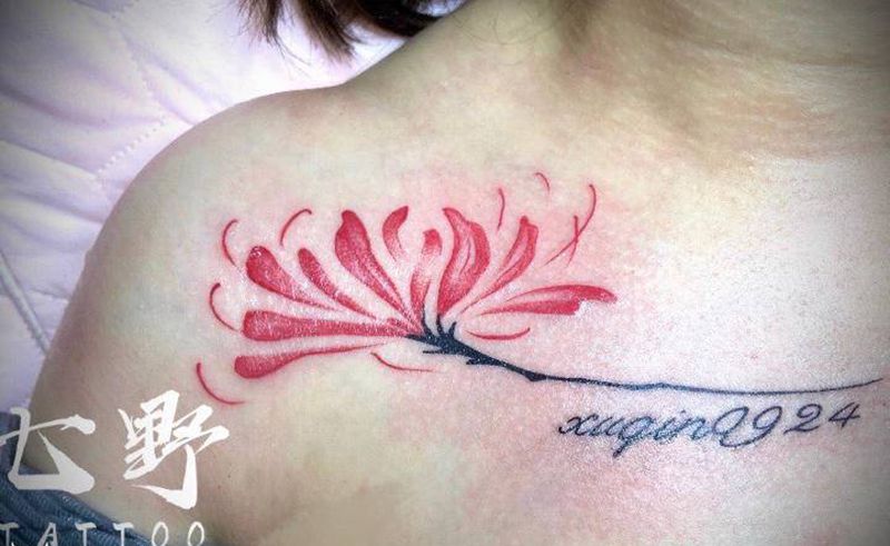 彼岸花纹身图片_胸部纹身图案