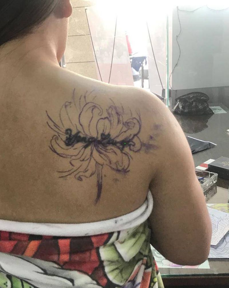 遮盖纹身图片_背部肩部花纹身图案