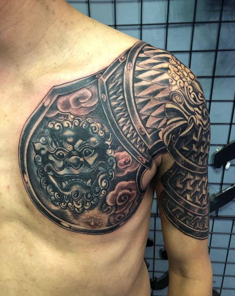 铠甲遮盖纹身图片_胸部手臂铠甲纹身图案