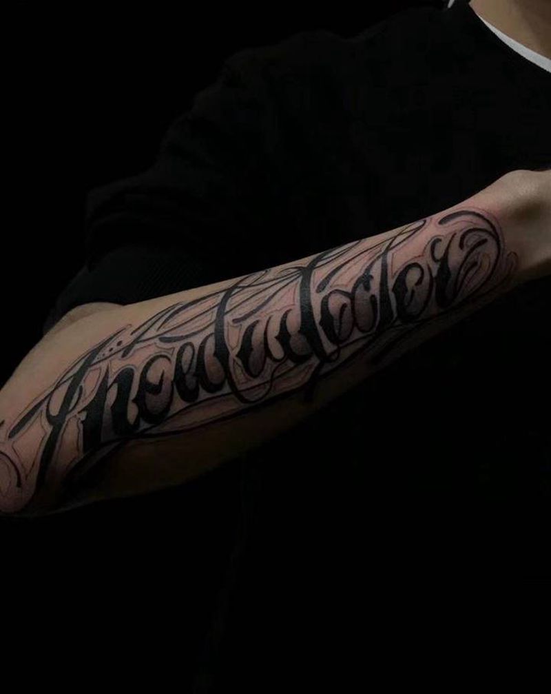 小臂花体纹身图片_手臂纹身图案