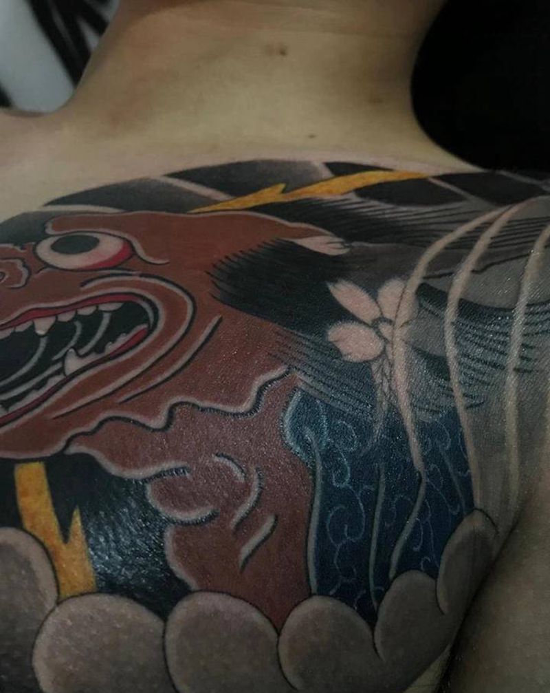 雷神纹身图片_胸部老传统纹身图案