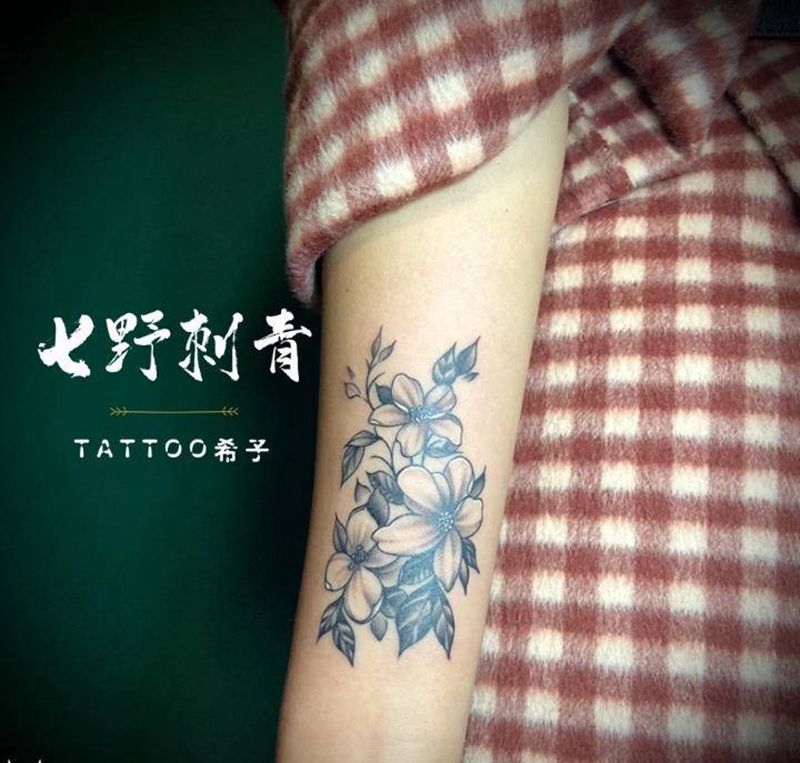 韩式素花纹身图片_手臂纹身图案