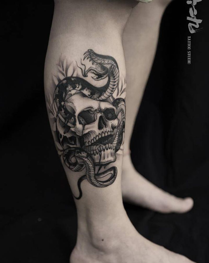骷髅与蛇纹身图片_腿部纹身图案