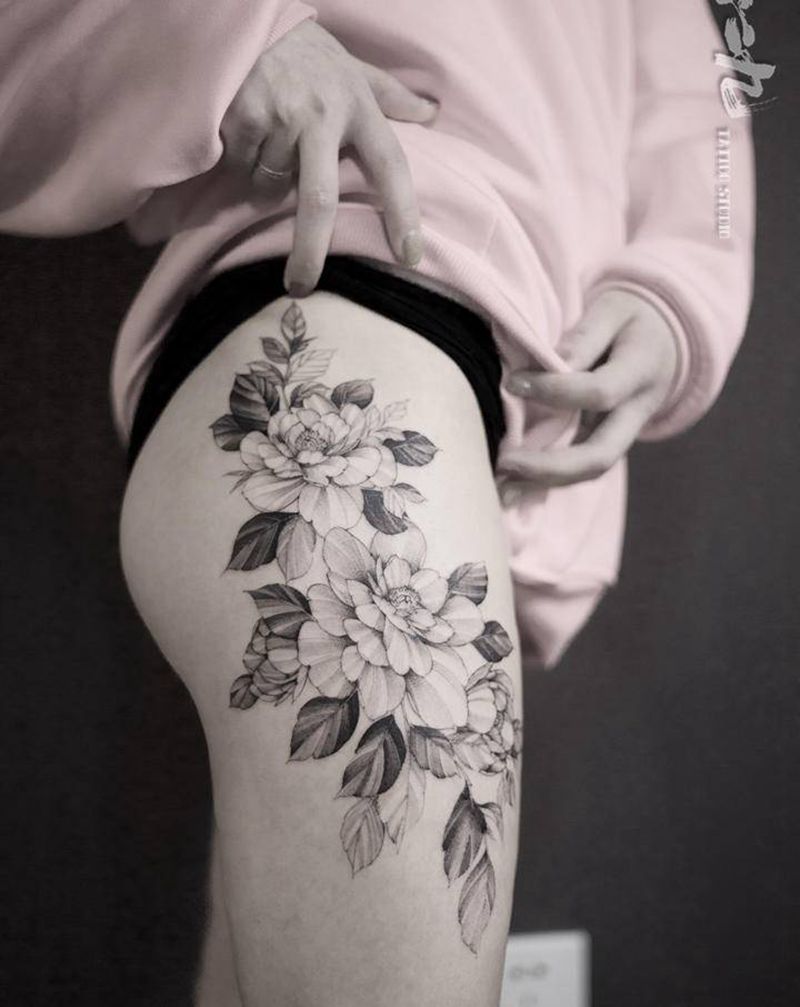 素花纹身图片_臀部纹身图案