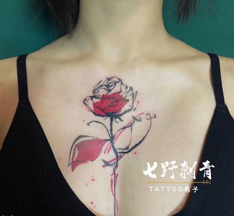 不一样的玫瑰纹身图片_胸部纹身图案