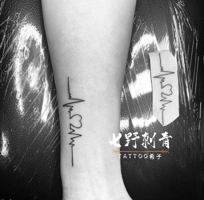 心电图纹身图片_手臂纹身图案