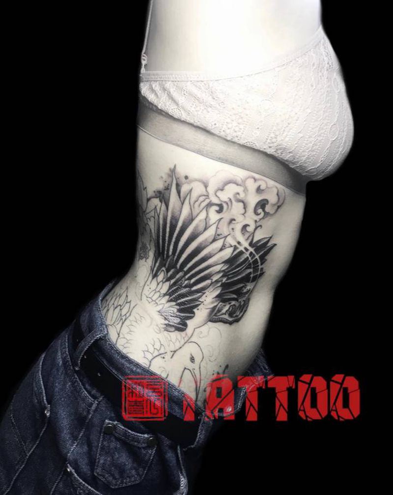 仙鹤未完待续纹身图片_腰部纹身图案