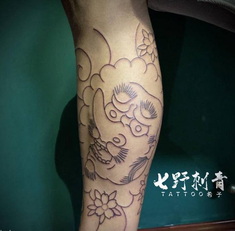 老传统线条纹身图片_腿部老传统纹身图案