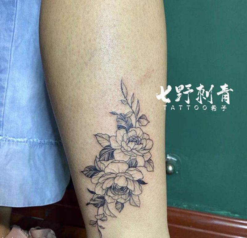 韩式素花纹身图片_腿部纹身图案