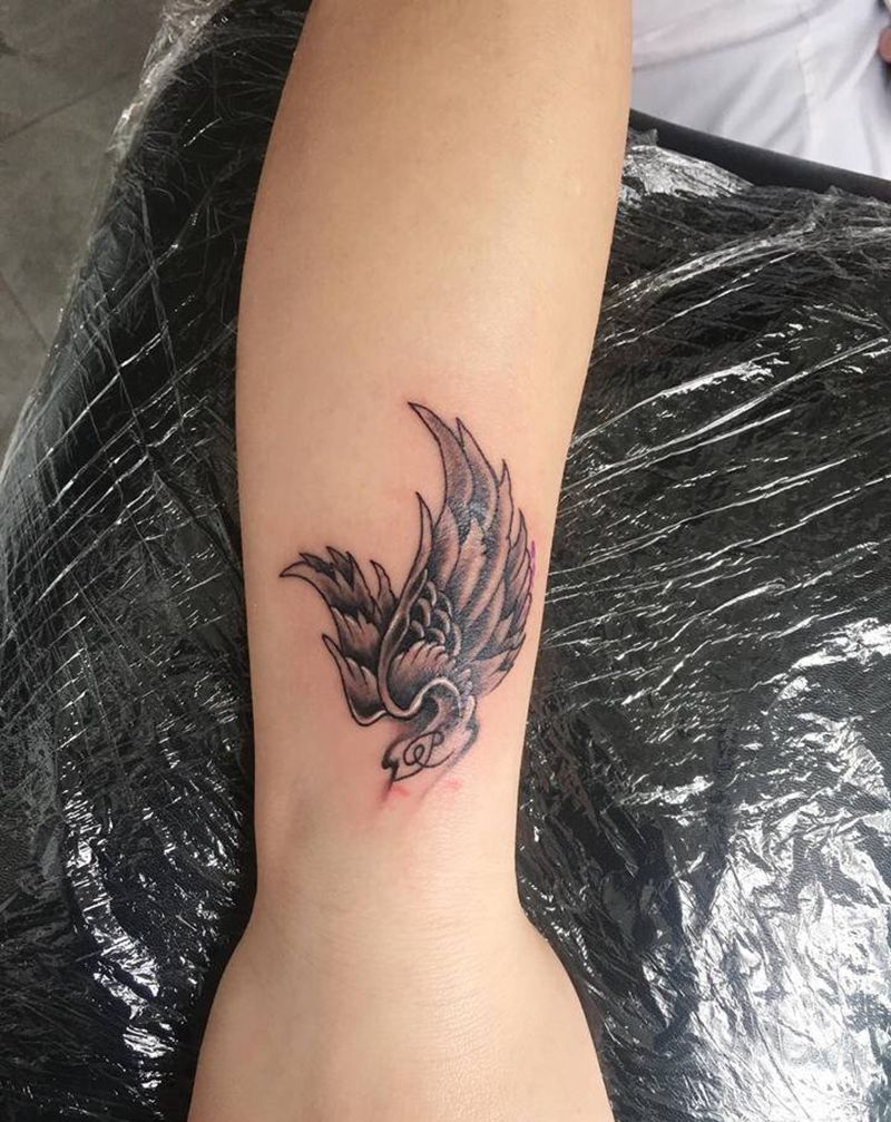 翅膀掩盖疤痕纹身图片_手部纹身图案