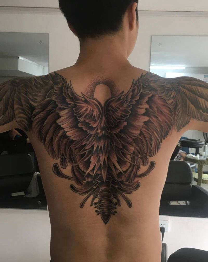 翅膀纹身图片_背部新传统纹身图案