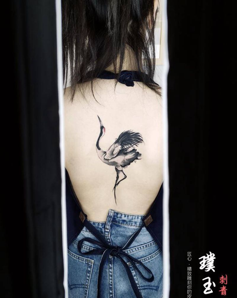 水墨鹤纹身图片_背部水墨鹤纹身图案